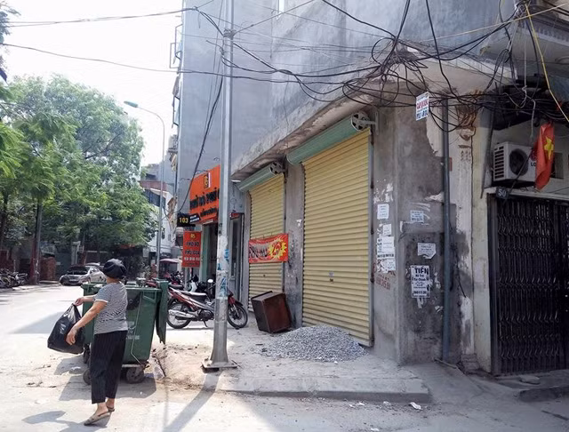 Một ngôi nhà “toàn mặt tiền” tồn tại sau việc GPMB, cải tạo kênh mương ngõ 139 Khương Thượng (Đống Đa, Hà Nội).