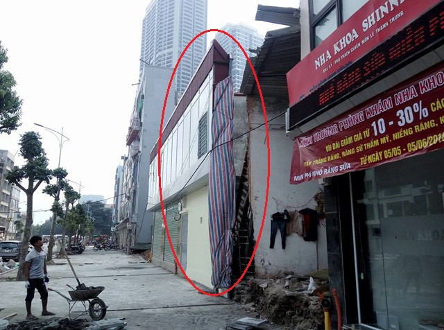 Điển hình như một công trình có hình khối như "tam giác nhọn" đã xuất hiện tại đoạn đường mới Trần Quý Kiên kéo dài (Cầu Giấy, Hà Nội).