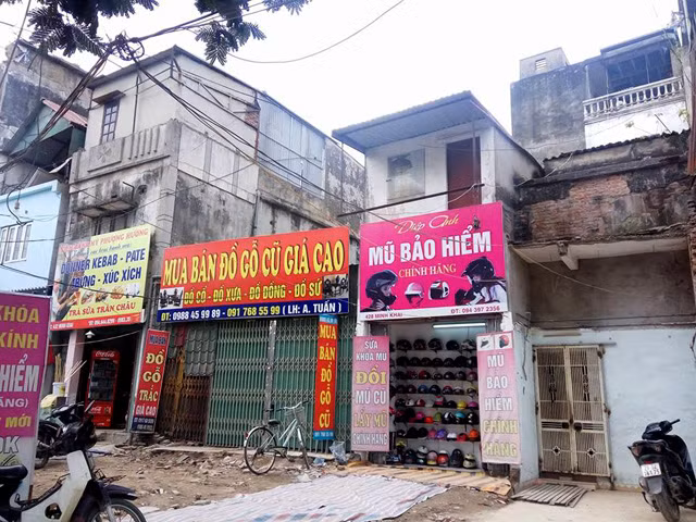 Theo tìm hiểu của PV, những ngôi nhà "siêu mỏng, siêu méo" này được hình thành từ phần còn lại sau GPMB của ngôi nhà cũ.