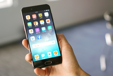 Bphone 3 co camera don, dung thuat toan Google de xoa phong