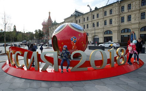 Mộc góc trang trí chào mừng mùa giải World Cup 2018 tại trung tâm thủ đô Moscow của Nga. Ảnh: Reuters.