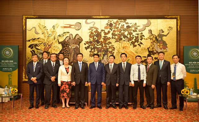 Chủ tịch UBND TP. Hà Nội Nguyễn Đức Chung tiếp đoàn đại biểu Tập đoàn Sumitomo và Tập đoàn BRG. Ảnh Hùng Thập.