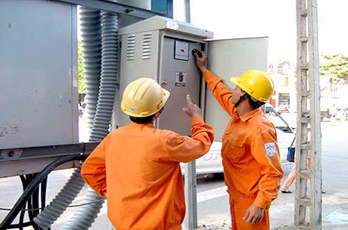 Su that ve hoa don dien nhay tu 300.000 len 9 trieu/thang