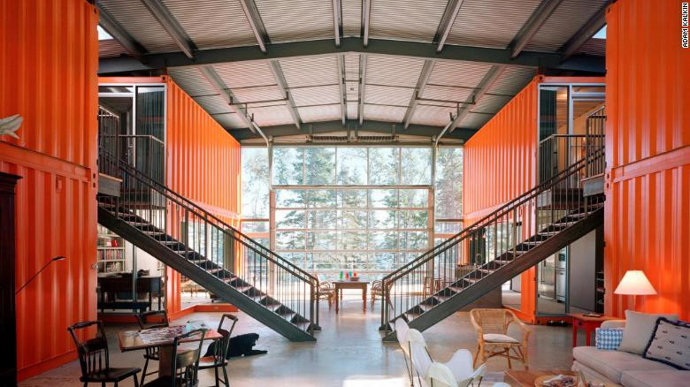 Căn nhà có thiết kế lạ mắt, xoá nhoà ranh giới giữa bên trong và bên ngoài.