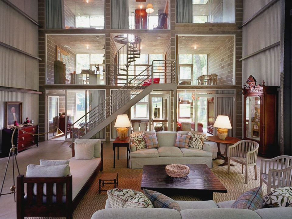 "Bunny Lane" (2001) "Bunny Lane" cũng là thiết kế của Adam Kalkin, giống như một xưởng máy bay cũ bên trong căn nhà tranh thế kỷ 19. "Bunny Lane là căn nhà gia đình đầy sự pha trộn với những sắp xếp thú vị và tạo ra sự khác biệt", Kalkin nói.