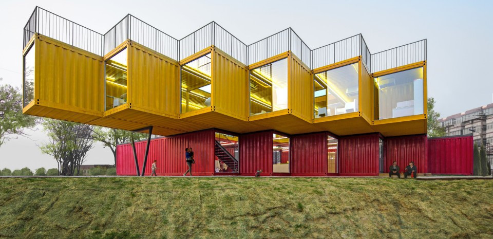 Văn phòng Kiến trúc Nhân dân Trung Quốc (PAO) đã thiết kế công trình này độc đáo với các khối container sặc sỡ xếp chồng lên nhau tại tỉnh Sơn Tây - phía Bắc Trung Quốc.