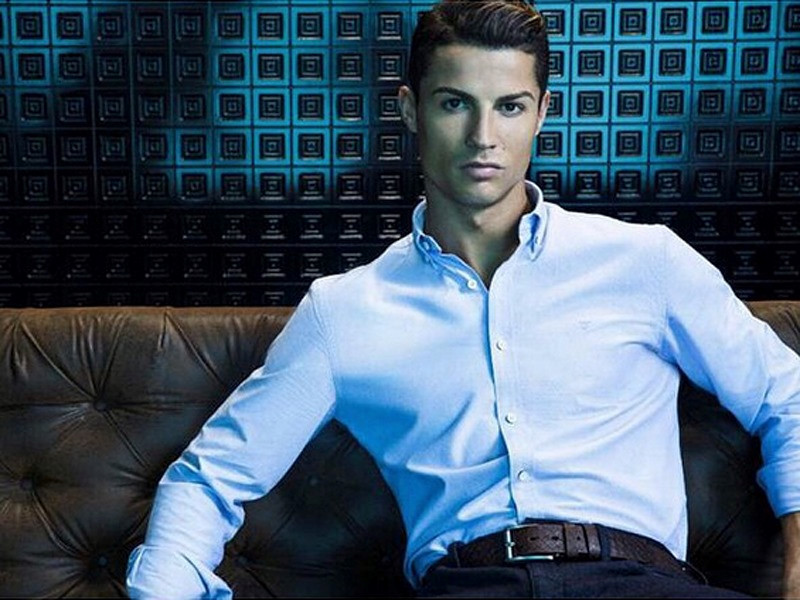 Ronaldo cũng là người mê thời trang. Anh làm mẫu cho các thương hiệu thời trang như Armani và một thương hiệu đồ lót cùng với nhà thiết kế Richard Chai.