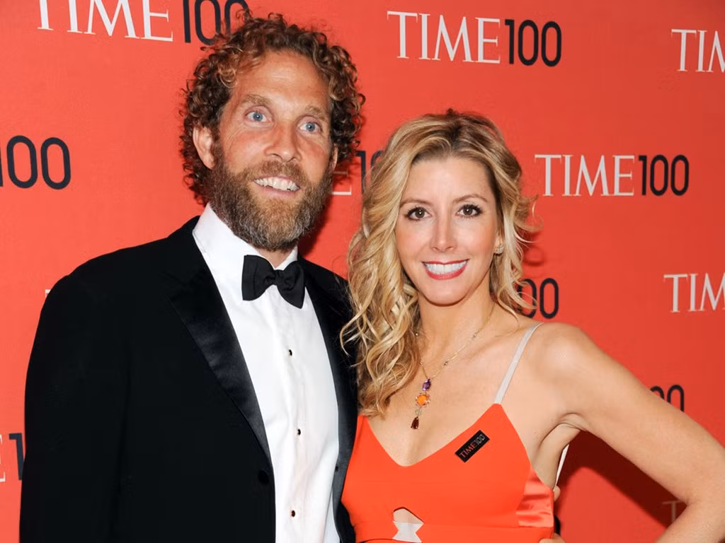 Nữ ca sĩ lừng danh Olivia Newton-John cũng có mặt tại lễ cưới để hát tặng ca khúc "Hopelessly Devoted to You". Chia sẻ với tờ Atlanta Weddings, Blakely nói: "Cô bé 8 tuổi trong tôi vẫn thấp thỏm vui mừng khi cô ấy (Olivia) xuất hiện trong lễ cưới của mình". Ảnh: AP.