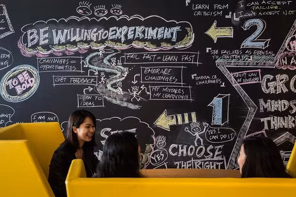 Microsoft sử dụng cả công nghệ trí thông minh nhân tạo để tìm kiếm các ứng cử viên tiềm năng.