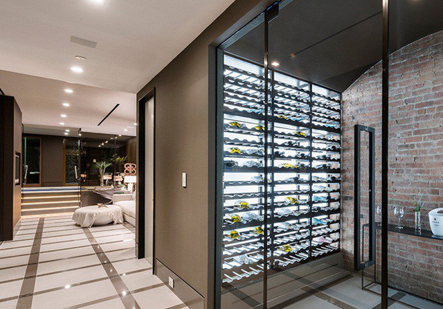 Khu vực chứa rượu trong nhà được thiết kế tinh tế.