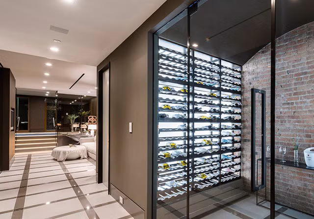 Khu vực chứa rượu trong nhà được thiết kế tinh tế.