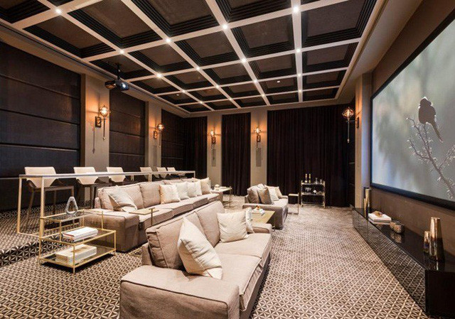 Phòng chiếu phim trong nhà là nơi để thư giãn và thưởng thức các bộ phim đặc sắc.