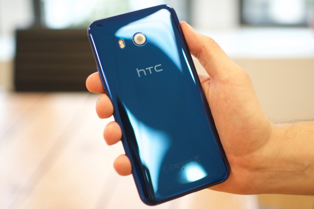 HTC U Ultra "đại náo" cả làng di động với giá sốc.