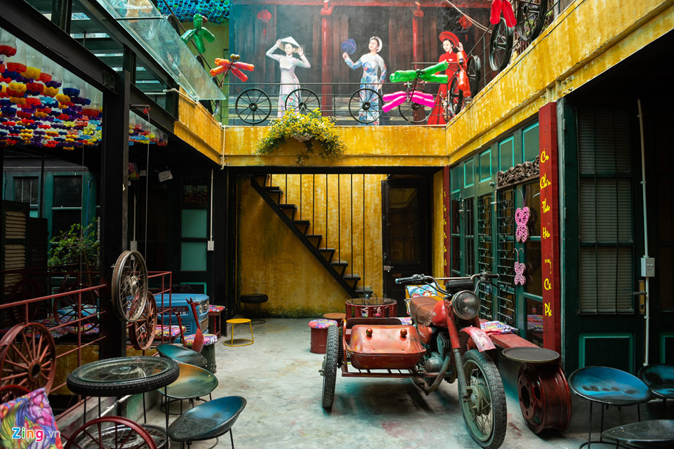 “Khi rác rưởi cũng là một nguồn tài nguyên, khi cái đẹp được sinh ra từ trong đống rác và gắn với ý nghĩa bảo vệ môi trường, bảo vệ chúng ta, gia đình chúng ta, hành tinh của chúng ta và các loài sinh vật khác trên trái đất này thì nó đã trở nên hoàn hảo”, chủ quán Nguyễn Thơ chia sẻ.