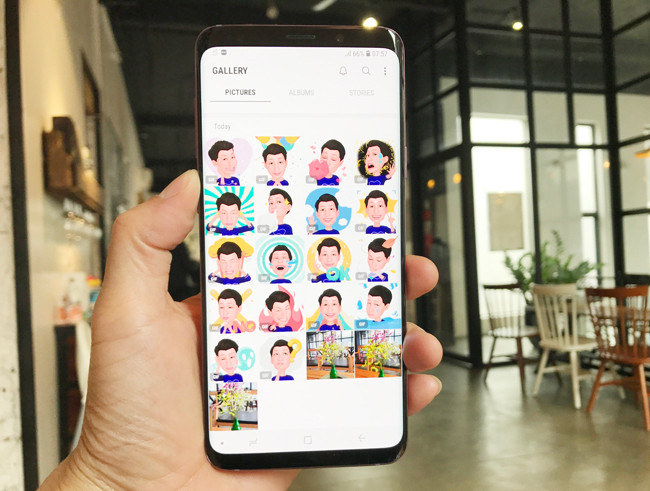 Ngoài ra, Galaxy S9+ đưa ứng dụng theo dõi sức khoẻ ở tầm cao mới với bộ cảm biến quang học cải tiến được tích hợp trực tiếp vào thiết bị, cung cấp thông tin chính xác hơn về tình trạng sức khoẻ của người dùng. Cảm biến này cho phép Galaxy S9 và S9+ theo dõi hệ số tim mạch Heart Load Factor của người dùng, một chỉ số mới về nhu cầu vận động trái tim theo thời gian thực.