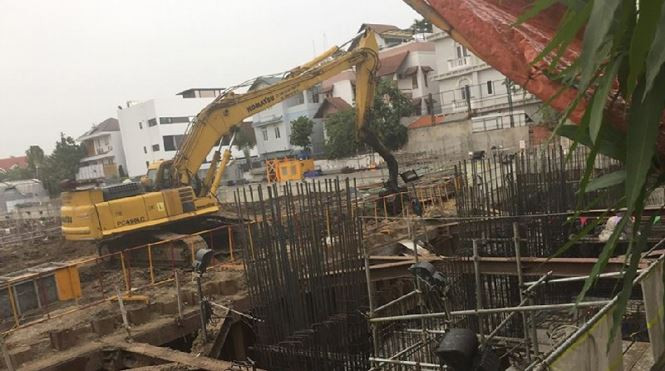 Cơ quan chức năng yêu cầu chủ đầu tư tạm ngưng xây dựng để khắc phục cho dân.