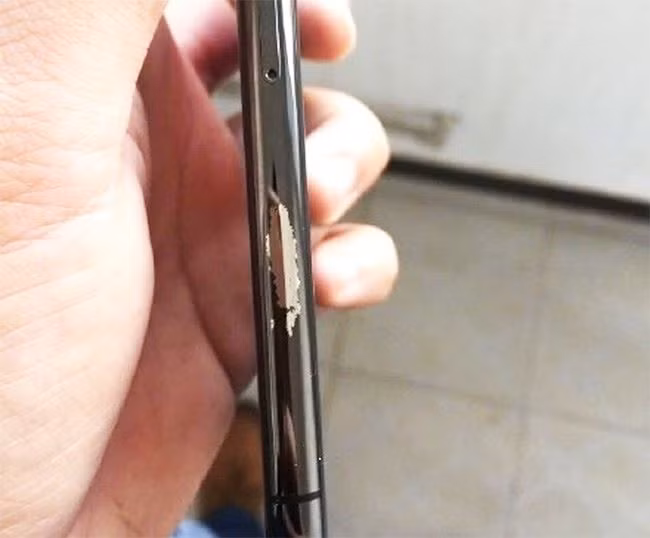 Mot so iPhone X bi bong son, Apple tiet kiem chi phi gia cong?