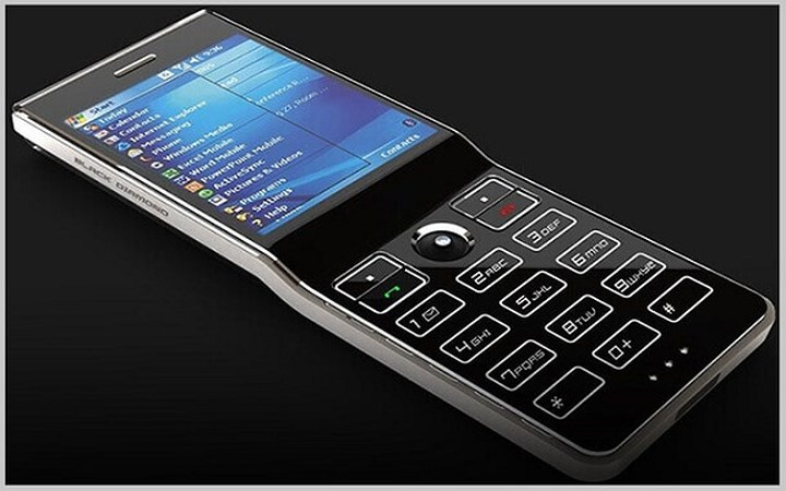 Black Diamond Vipin có giá 300.000 USD (gần 7 tỷ đồng) là điện thoại thương hiệu Sony Ericsson công nghệ LED đầu tiên trên thế giới. Điện thoại này được trang trí 2 viên kim cương lớn trên thân máy và ở các nút điều hướng.