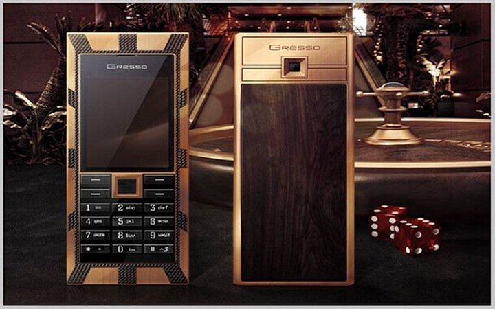 Gresso Luxor Las Vegas Jackpot là điện thoại di động đắt thứ 9 thế giới, được phát hành vào năm 2010 với giá 95.000 USD. Tuy thiết kế đơn giản, nhưng nó được làm từ 22 karat vàng nguyên chất, phía sau sử dụng gỗ rừng châu Phi hơn 200 năm tuổi.