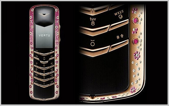 Cuối bảng xếp hạng là chiếc Vertu Signature ra mắt năm 2005 với giá 88.000 USD. Tính năng không có gì đặc biệt nhưng lý do cho sự "tốn kém" này là 200 viên kim cương cao cấp màu hồng và trắng tuyệt đẹp.
