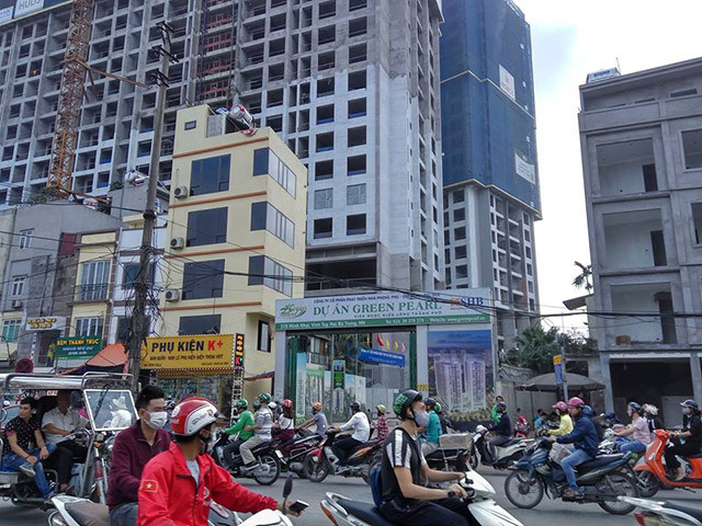 Ngoài ra, Thanh tra Chính phủ còn chỉ ra sai phạm trong việc xác định giá thu tiền sử dụng đất không đúng quy định với tổng số tiền khoảng 54 tỷ đồng. UBND TP Hà Nội, Sở Quy hoạch - Kiến trúc, Sở Tài nguyên và Môi trường, Hội đồng thẩm định giá, UBND quận Hai Bà Trưng là những đơn vị được Thanh tra Chính phủ chỉ ra phải chịu trách nhiệm những sai phạm trên.