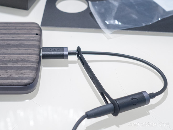 Chất lượng các bộ chuyển đổi kém, tính tương thích không cao. Ảnh: Android Central.