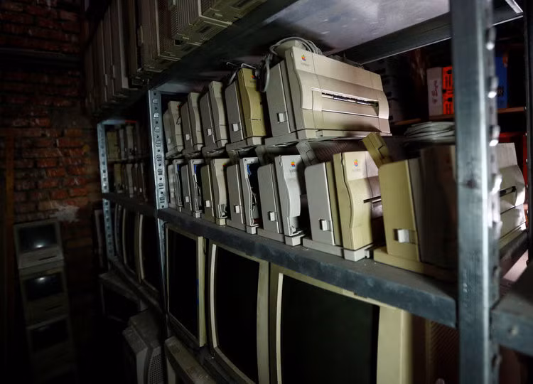 Khi được hỏi sẽ làm gì nếu không ai mua lại, Borsky cho biết anh buộc phải phá bỏ tất cả bởi không còn đủ khả năng thuê nhà kho.