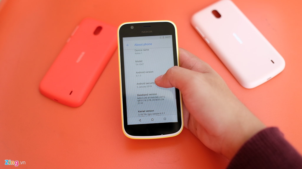 Nokia 1 chạy Android Go, đây là phiên bản rút gọn của Android 8, giúp máy chạy mượt mà và ổn định hơn so với phiên bản đầy đủ. 