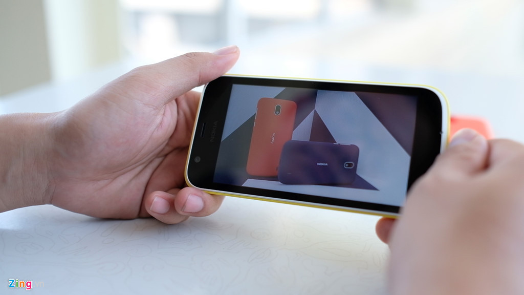 Nokia 1 còn được trang bị 2 khay SIM và hỗ trợ 4G.