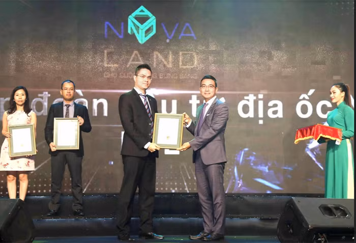 Novaland vao Top 10 bao cao thuong nien tot nhat nam 2017-Hinh-2