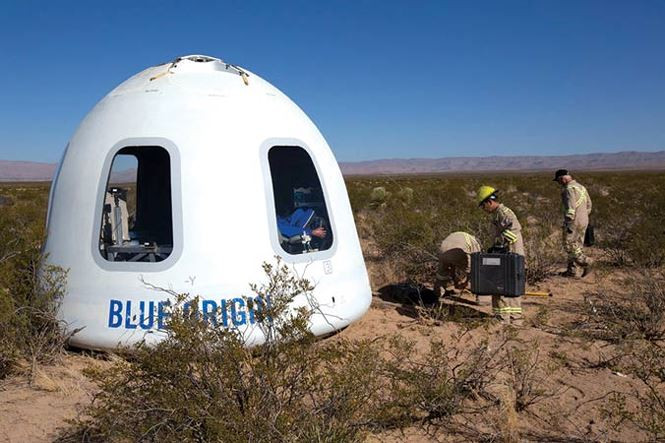 Tàu “con nhộng” của Blue Origin trong một lần hạ cánh thử nghiệm. Ảnh: gearbrain.com.