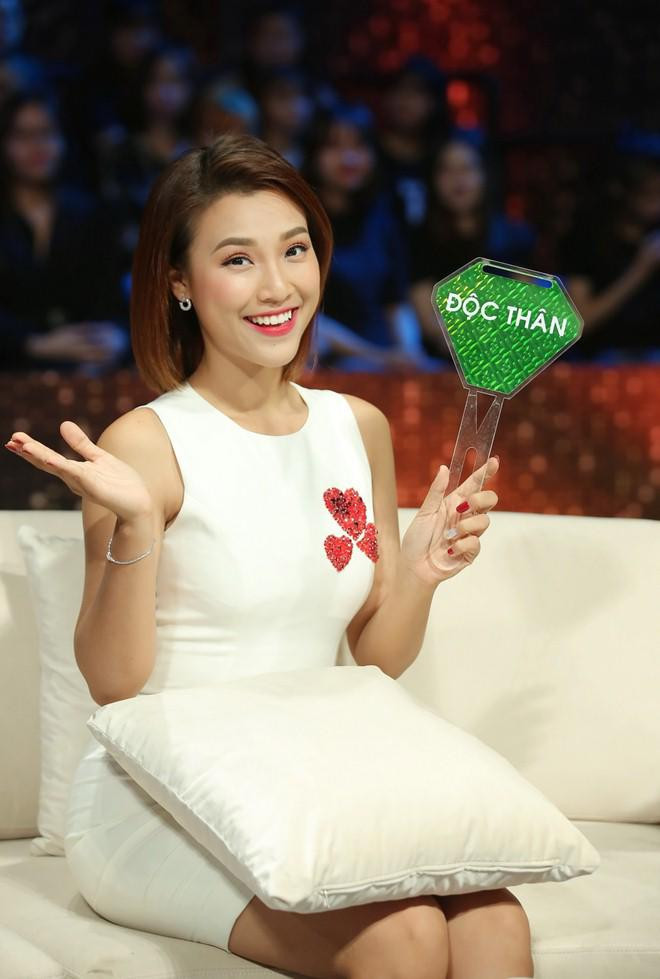 A hau Hoang Oanh kho chiu ra mat khi nhac den tinh cu Huynh Anh-Hinh-2