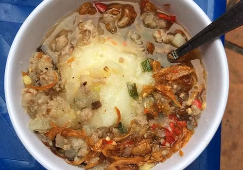 Quan banh duc "chanh" nhat Sai Gon hut khach 40 nam qua