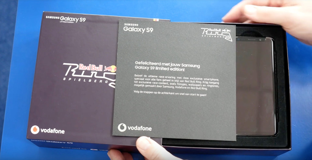 Ngoài ra, máy không có gì khác biệt về thiết kế hay cấu hình so với những chiếc Galaxy S9, S9+ bản tiêu chuẩn.