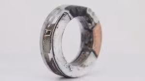 Chiếc nhẫn có giá nghìn USD được chế tác từ chiếc iPhone 8.