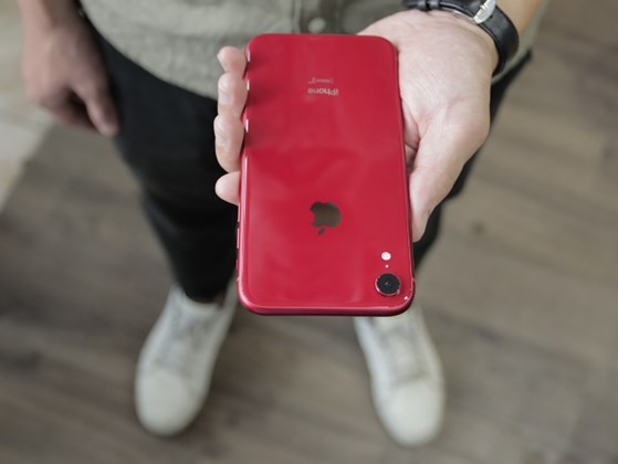 iPhone Xr xach tay rot gia tham chi sau 1 ngay