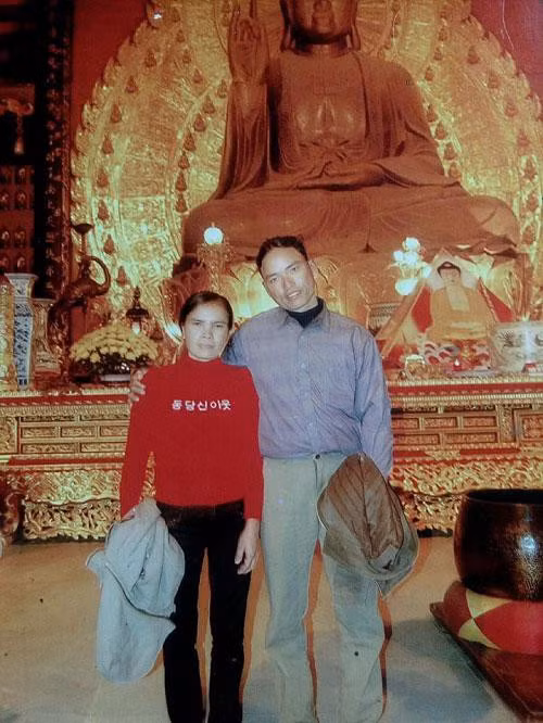 Ảnh bố Nhiên chụp từ năm 2010. Ông được cư dân mạng gọi là ông bố siêu nhân.