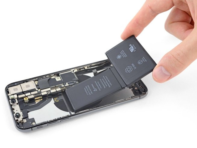 iPhone tương lai có thể có thiết kế uống cong hay gập nhờ công nghệ pin dẻo.