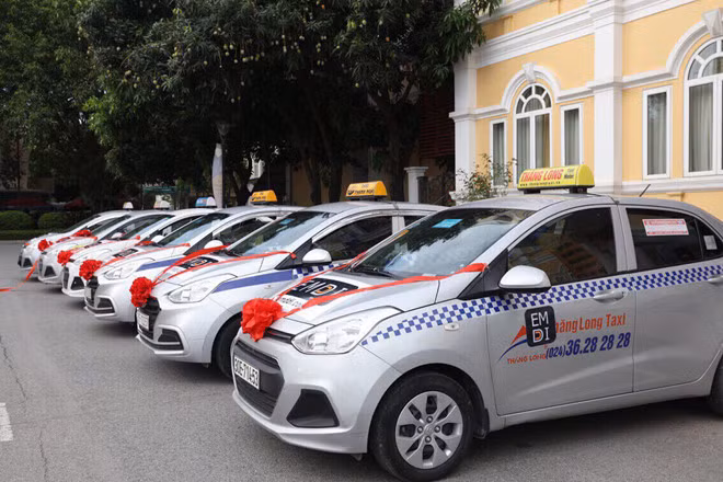 17 hang taxi bat tay voi nhau de doi dau Grab