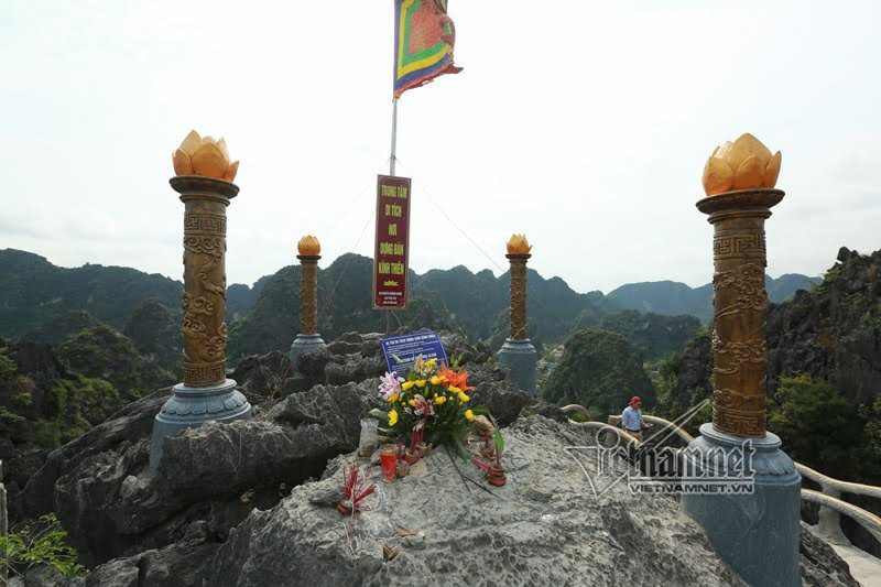 Di tích lịch sử được chủ đầu tư đưa ra trong biển chỉ dẫn để giới thiệu với khách du lịch.