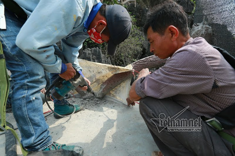 Cắt bỏ lan can tay vịn thành cầu.