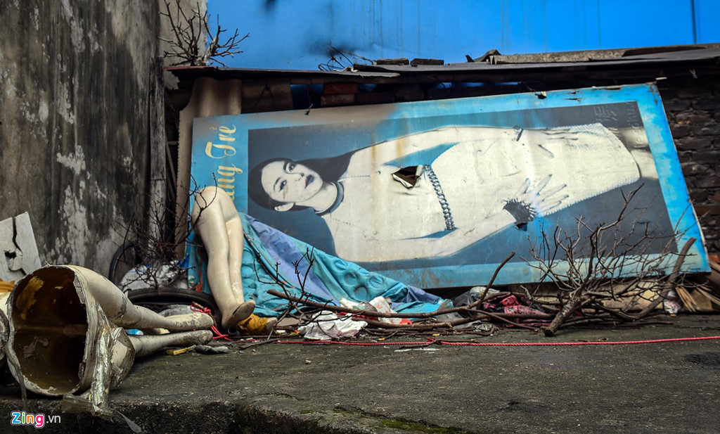 Chỉ những con ma-nơ-canh quá cũ, xấu, hỏng hay lỗi mốt không thể sử dụng mới bị đem vứt bỏ ở bãi rác.