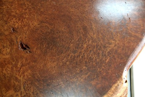 Gỗ nu là một tên gọi cho một loại gỗ đặc biệt được tạo nên từ phần mắt gỗ, bướu gỗ của những cây cổ thụ tuổi đời hàng trăm năm.