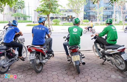 Uber và Grab là trọng tâm trong thanh tra thuế năm 2018. Ảnh minh họa: Quỳnh Trang.