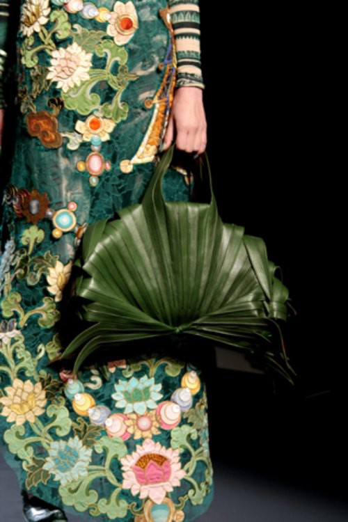 Ông có một tình yêu bất tận với thiên nhiên nói chung, và nền văn hoá Á đông nói riêng.