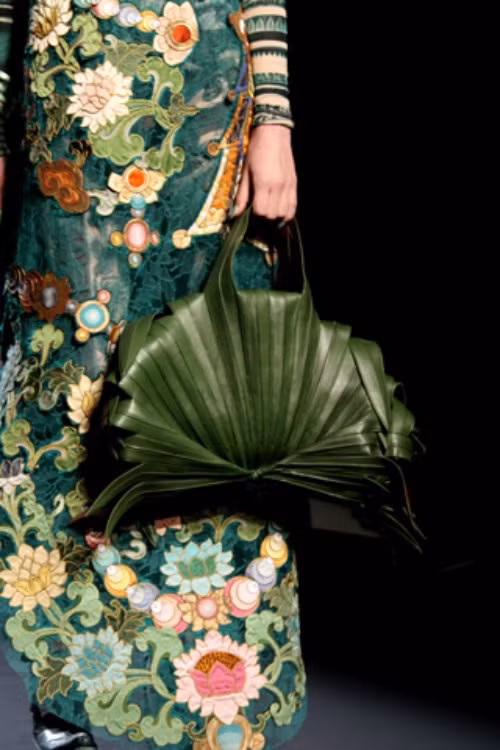 Ông có một tình yêu bất tận với thiên nhiên nói chung, và nền văn hoá Á đông nói riêng.