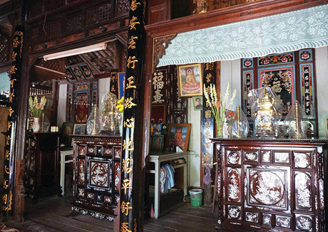 Nhắc đến những điểm hội tụ nhà xưa khá nhiều là cù lao Bình Thủy (Châu Phú, An Giang), nay còn khoảng 30 căn, được xây dựng trong khoảng những năm cuối thế kỷ XIX đến nửa đầu thế kỷ XX, có quy mô và giá trị nghệ thuật khác nhau.