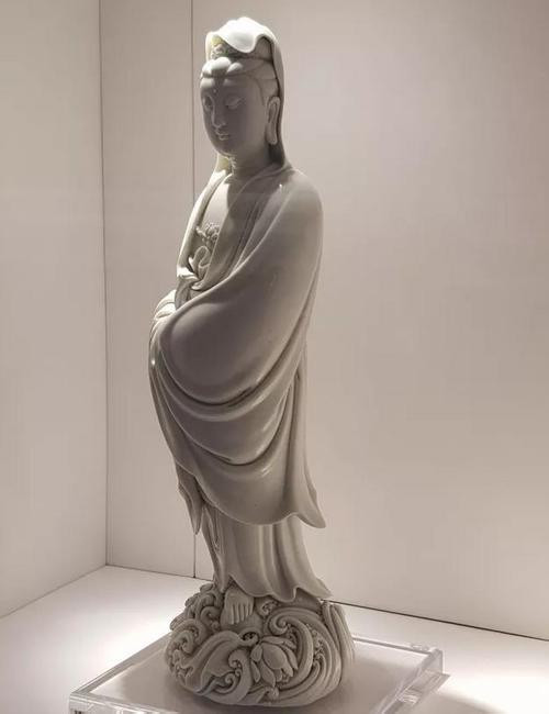 Bức tượng này từng được đem đi đấu giá 3 lần tại London và Hong Kong trước khi “tái xuất giang hồ” vào cuối năm nay