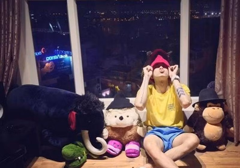 Một góc nhỏ khác trong nhà được Chi Dân dùng để gấu bông do fan tặng.