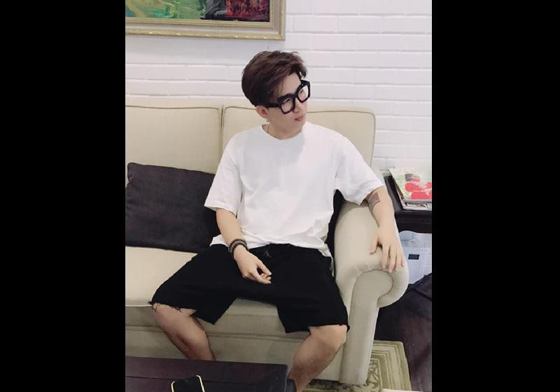 Dù cát-xê khủng, tiền đi show cũng tăng cao hơn trước nhưng mấy năm nay Chi Dân chỉ đủ sức lo cho gia đình, còn bản thân thì vẫn "bỏ ngỏ".